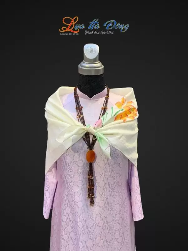 Khăn lụa vuông tơ tằm màu trắng vẽ hoa