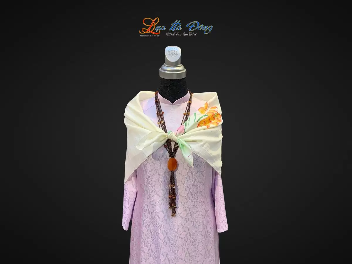 Khăn lụa vuông tơ tằm màu trắng vẽ hoa