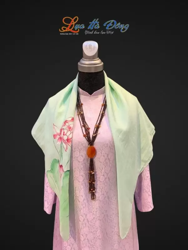 Khăn lụa vuông tơ tằm màu xanh lá vẽ hoa