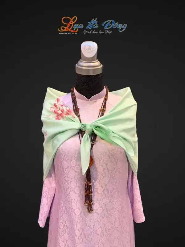 Khăn lụa vuông tơ tằm màu xanh lá vẽ hoa