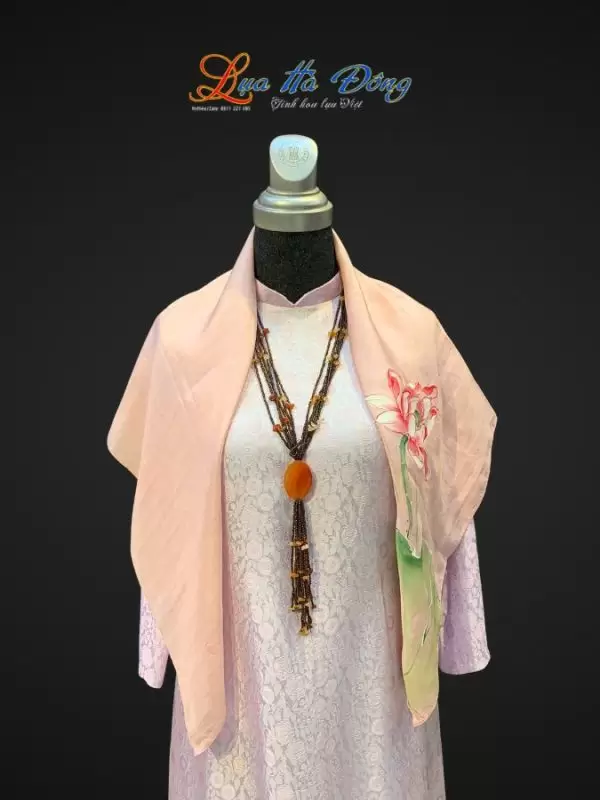 Khăn lụa vuông tơ tằm màu hồng vẽ hoa