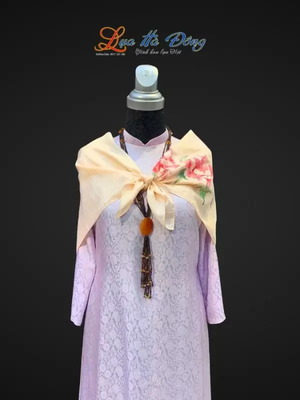 Khăn lụa vuông tơ tằm màu hồng vẽ hoa