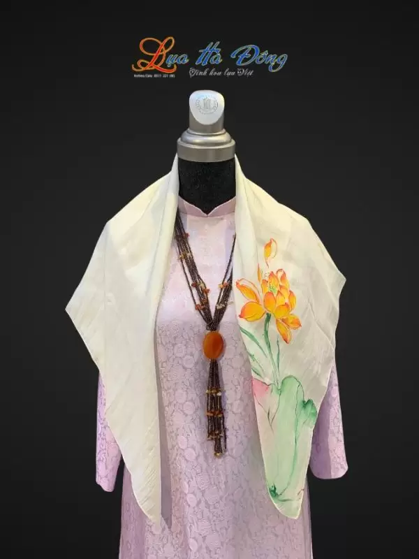 Khăn lụa vuông tơ tằm màu trắng vẽ hoa