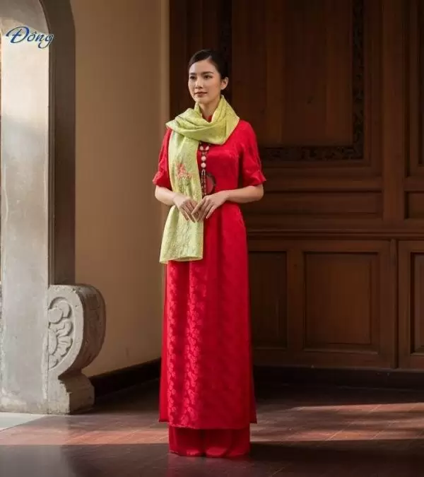 Khăn lụa thêu tay đuôi công xanh cốm