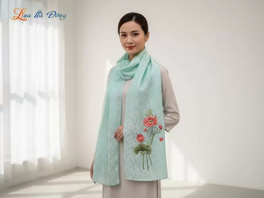 Khăn lụa thêu tay đuôi công xanh mint