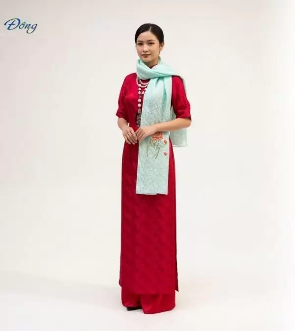 Khăn lụa thêu tay đuôi công xanh mint