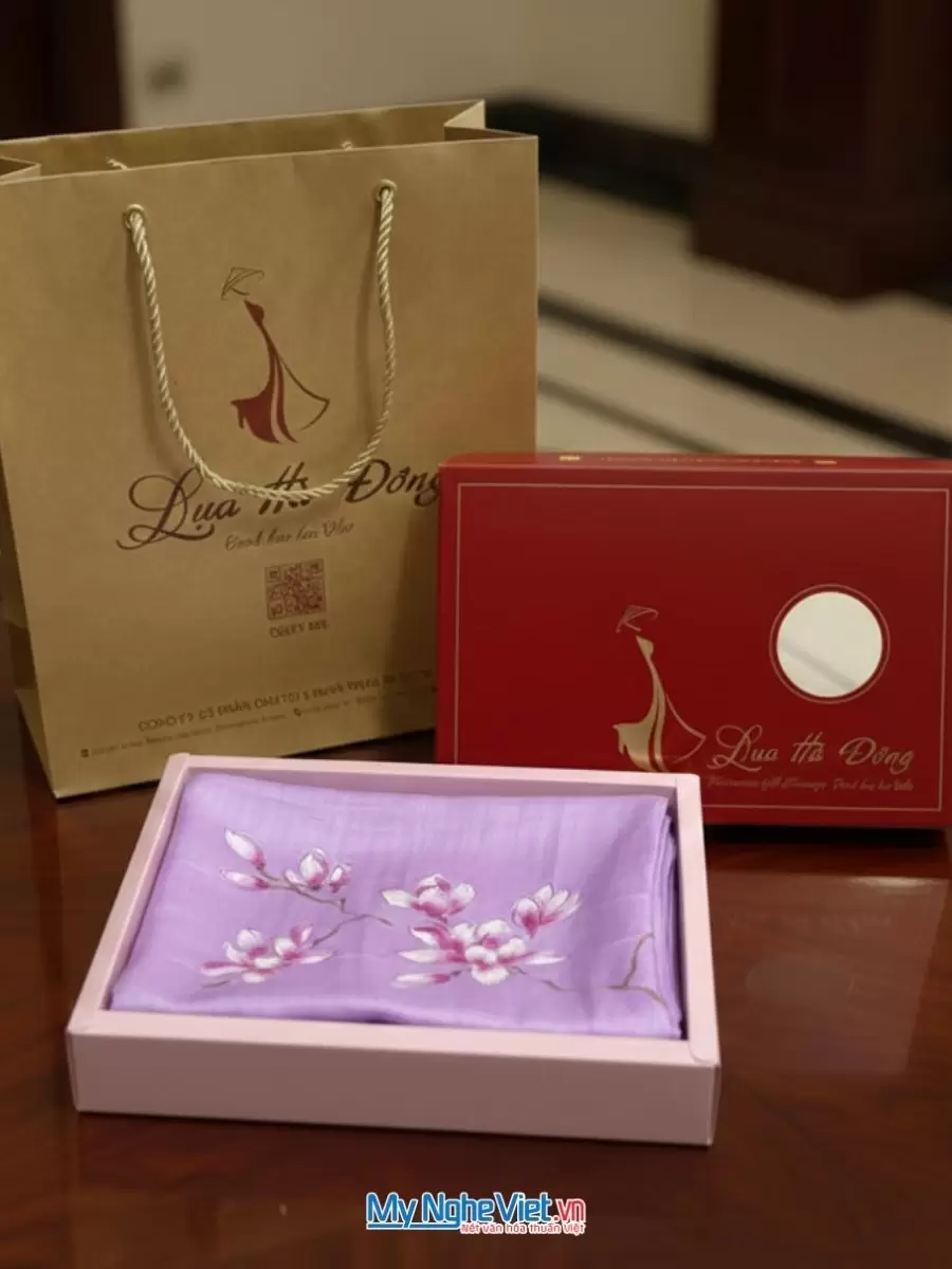 Khăn lụa vuông tơ tằm vẽ hoa
