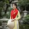 Khăn lụa vuông thêu tay song hỷ màu đỏ