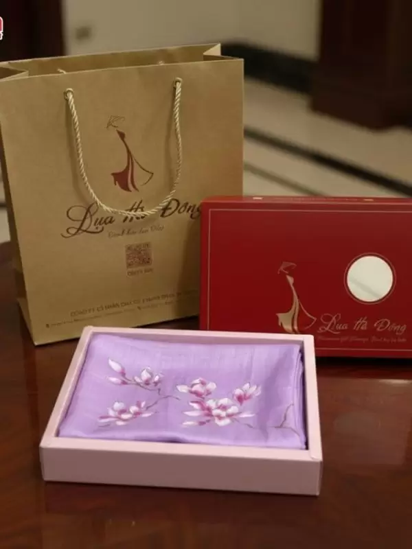 Khăn lụa vuông tơ tằm màu tím vẽ hoa