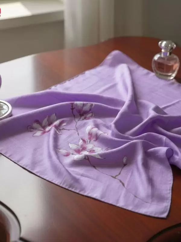 Khăn lụa vuông tơ tằm màu tím vẽ hoa