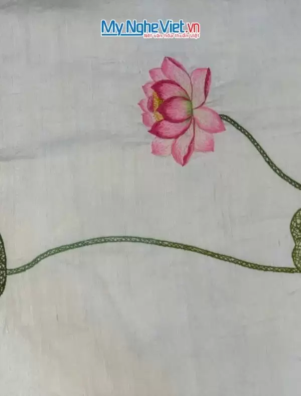 Khăn lụa đũi họa tiết hoa sen thêu tay màu trắng 100% silk cao cấp