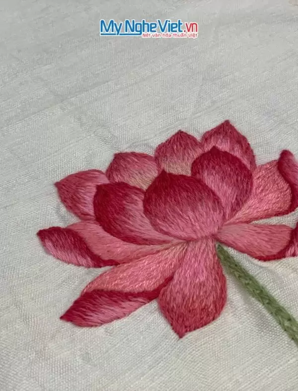 Khăn lụa đũi họa tiết hoa sen thêu tay màu trắng 100% silk cao cấp