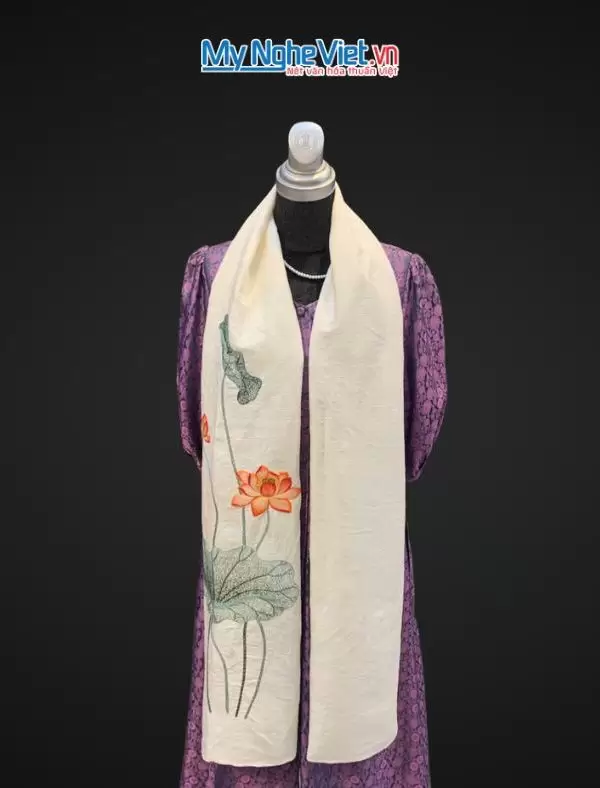 Khăn lụa đũi họa tiết hoa sen thêu tay màu trắng 100% silk cao cấp