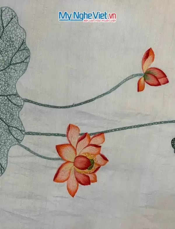 Khăn lụa đũi họa tiết hoa sen thêu tay màu trắng 100% silk cao cấp