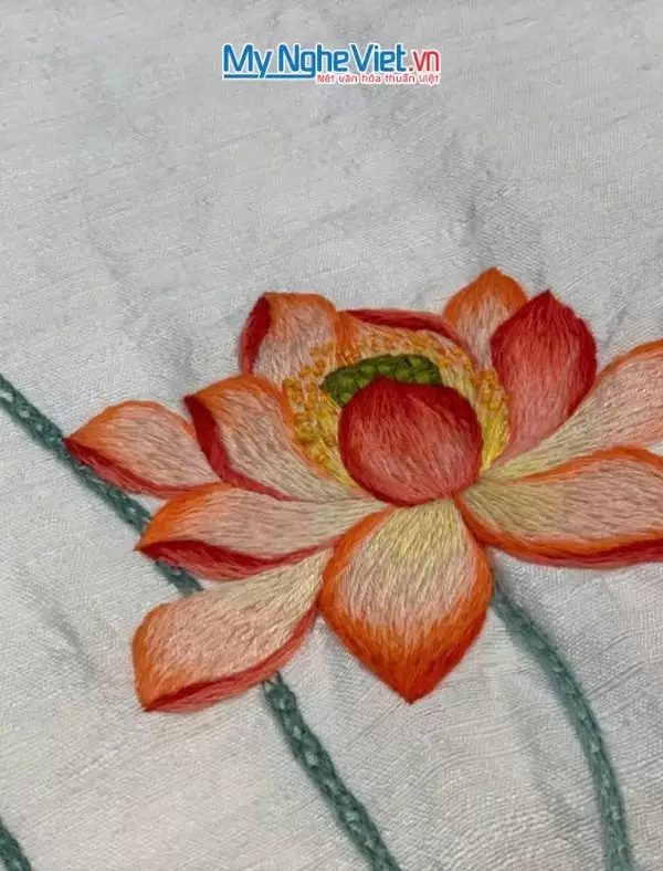 Khăn lụa đũi họa tiết hoa sen thêu tay màu trắng 100% silk cao cấp