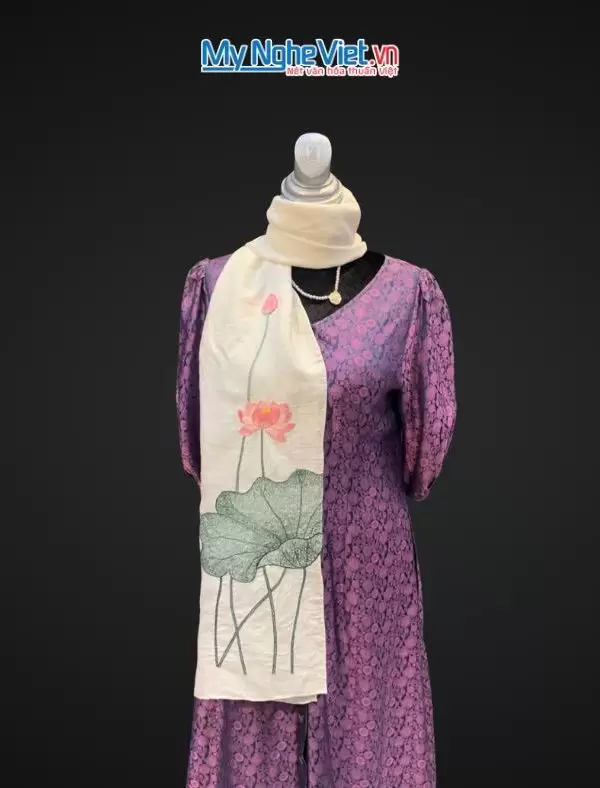 Khăn lụa đũi họa tiết hoa sen thêu tay màu trắng 100% silk cao cấp