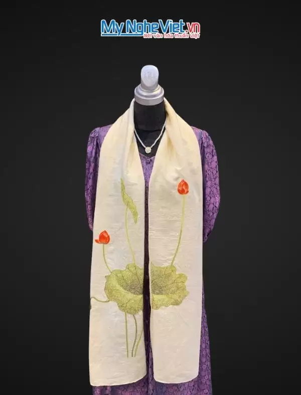 Khăn lụa đũi họa tiết hoa sen thêu tay màu kem 100% silk cao cấp