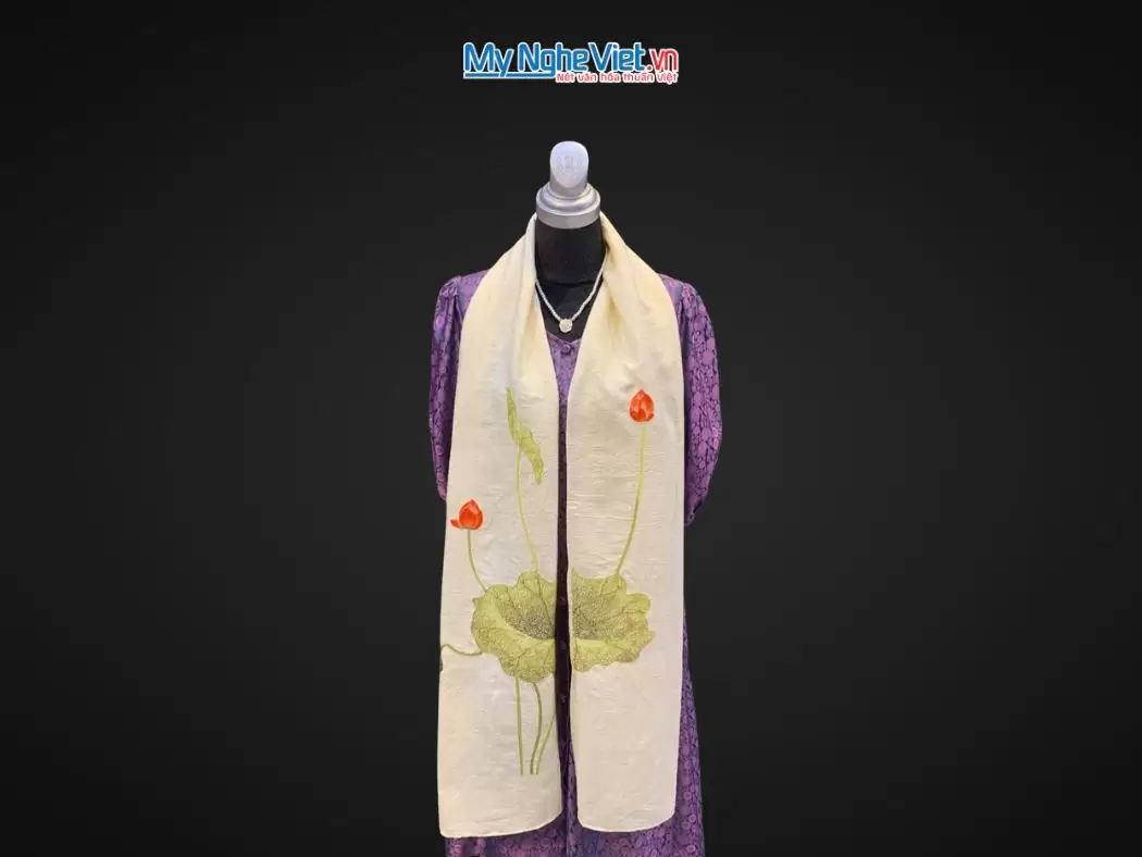 Khăn lụa đũi họa tiết hoa sen thêu tay màu kem 100% silk cao cấp