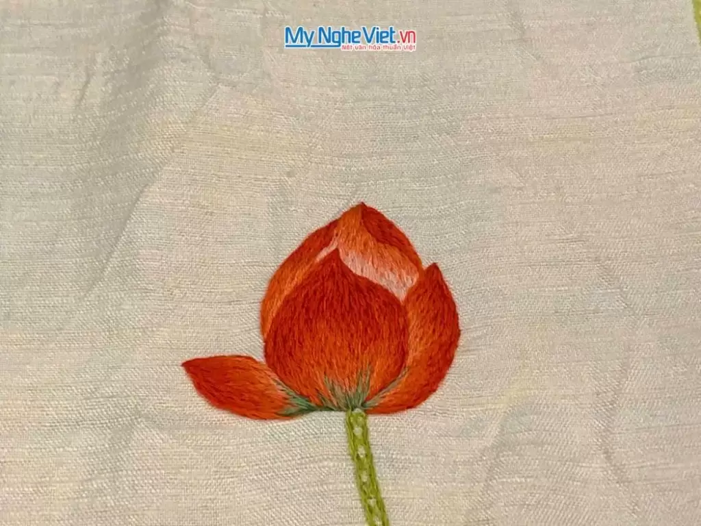 Khăn lụa đũi họa tiết hoa sen thêu tay màu kem 100% silk cao cấp