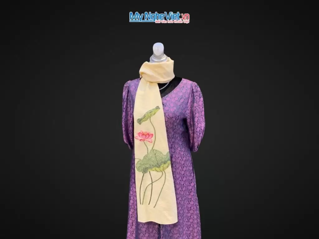 Khăn lụa đũi họa tiết hoa sen thêu tay màu kem 100% silk cao cấp