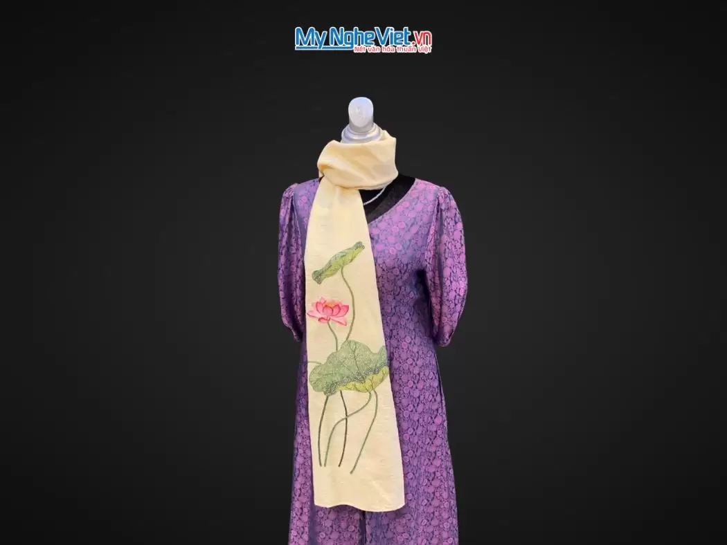 Khăn lụa đũi họa tiết hoa sen thêu tay màu kem 100% silk cao cấp