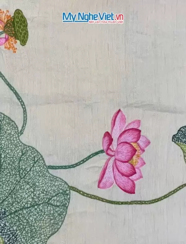 Khăn lụa đũi họa tiết hoa sen thêu tay màu kem 100% silk cao cấp