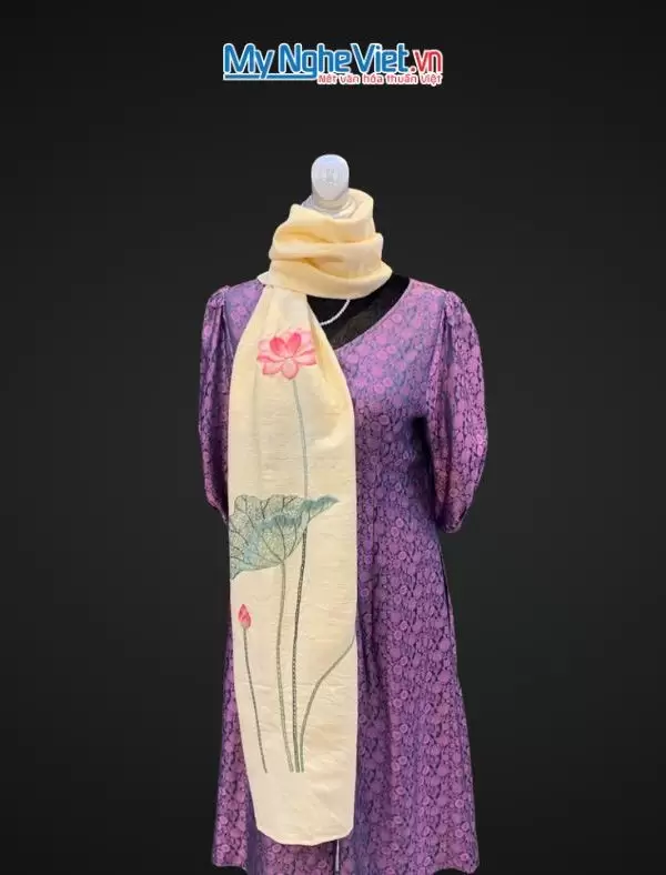 Khăn lụa đũi họa tiết hoa sen thêu tay màu kem 100% silk cao cấp