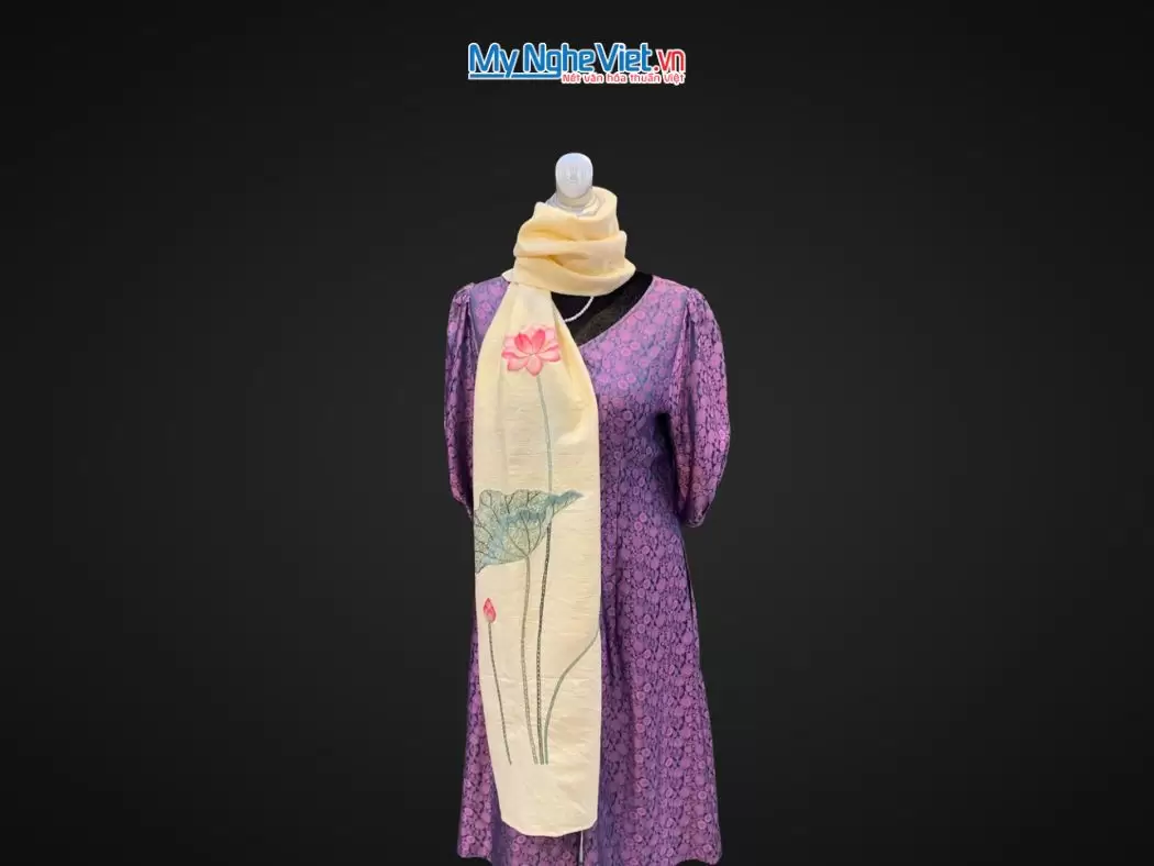 Khăn lụa đũi họa tiết hoa sen thêu tay màu kem 100% silk cao cấp