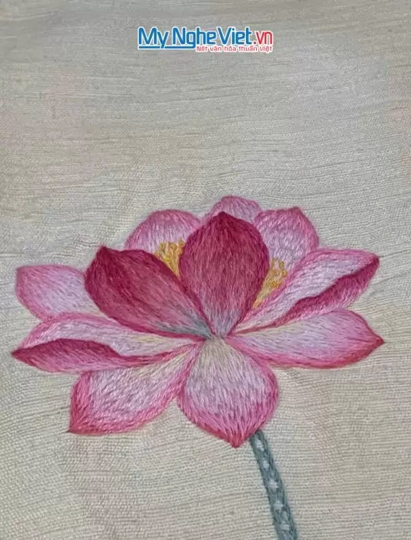 Khăn lụa đũi họa tiết hoa sen thêu tay màu kem 100% silk cao cấp