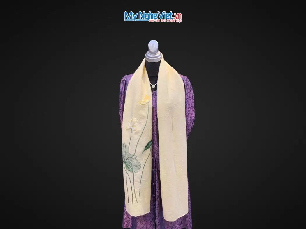 Khăn lụa đũi họa tiết hoa sen thêu tay màu kem 100% silk cao cấp