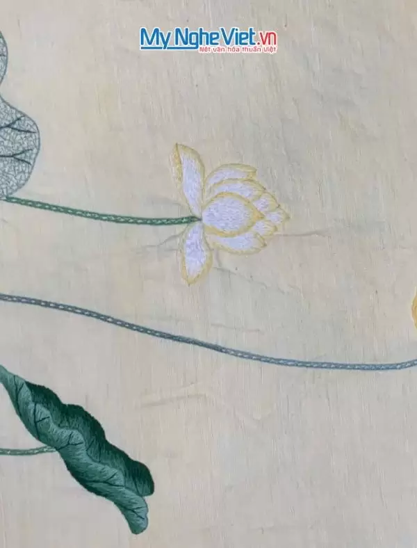 Khăn lụa đũi họa tiết hoa sen thêu tay màu kem 100% silk cao cấp