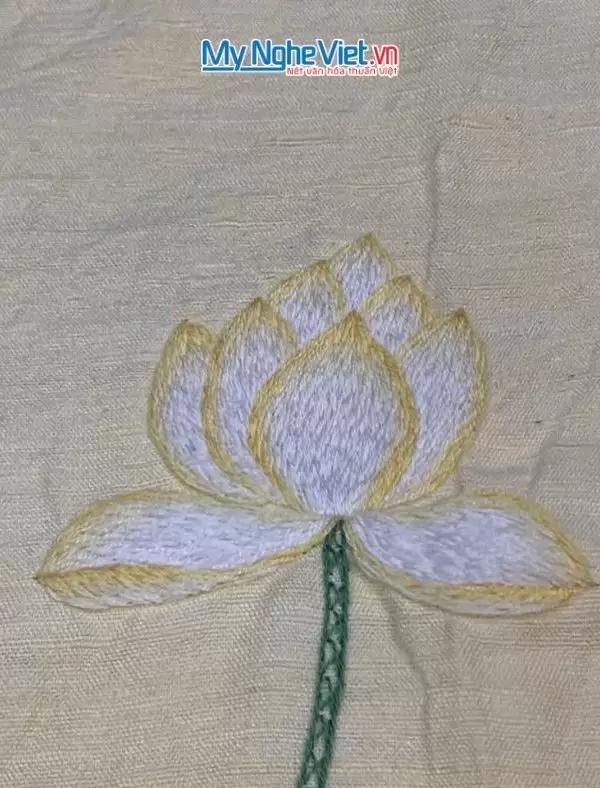 Khăn lụa đũi họa tiết hoa sen thêu tay màu kem 100% silk cao cấp