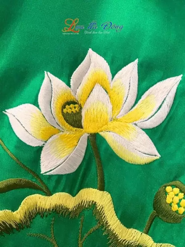 Khăn lụa vuông thêu sen trơn màu xanh lá