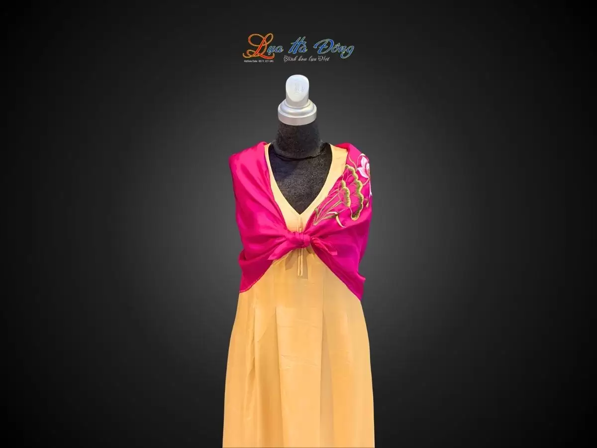 Khăn lụa vuông thêu sen trơn màu hồng tím