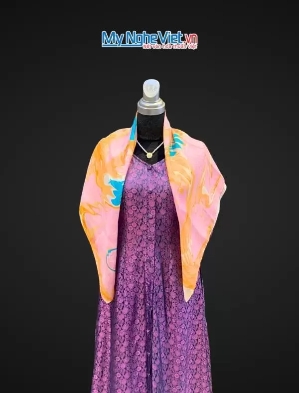 Khăn Lụa Vuông Thủy Ấn Tơ Tằm Màu Hồng Xanh