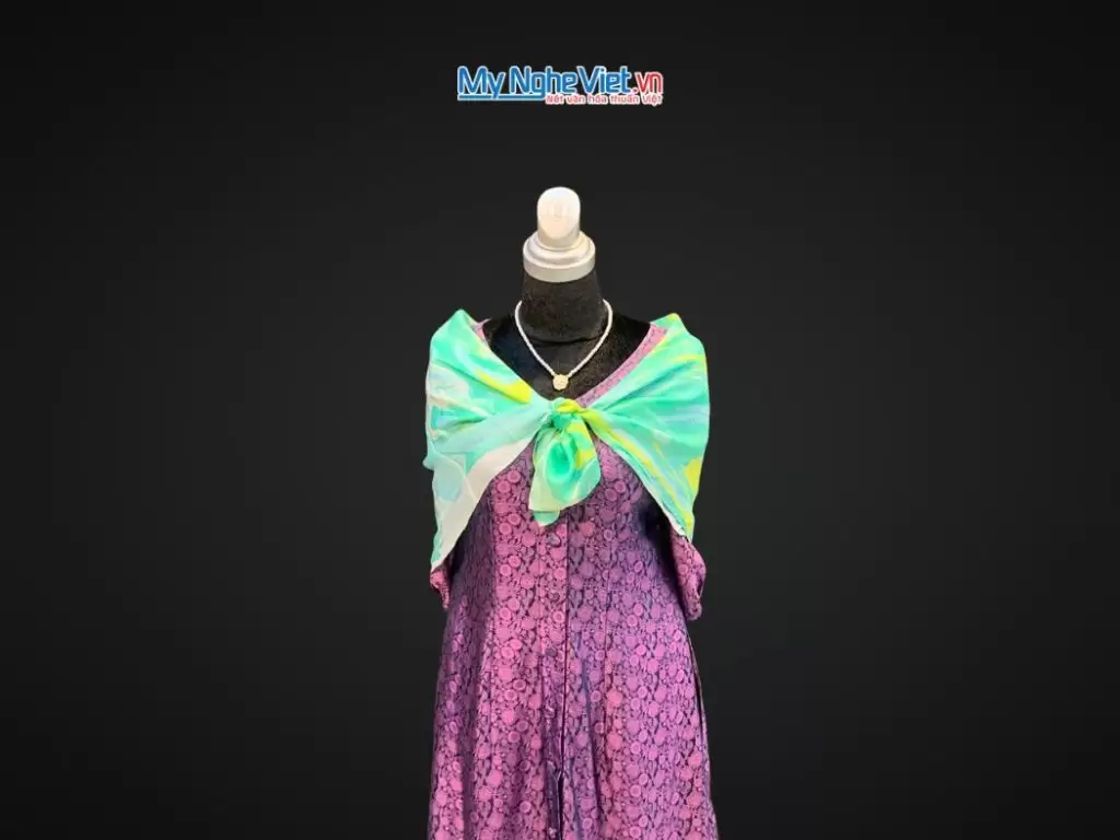 Khăn Lụa Vuông Thủy Ấn Tơ Tằm Màu Xanh Lá