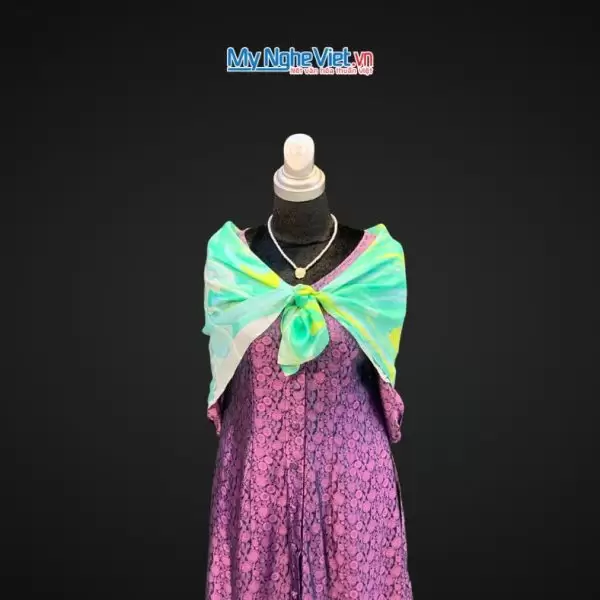 Khăn Lụa Vuông Thủy Ấn Tơ Tằm Màu Xanh Lá