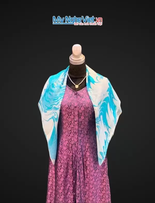 Khăn Lụa Vuông Thủy Ấn Tơ Tằm Màu Xanh