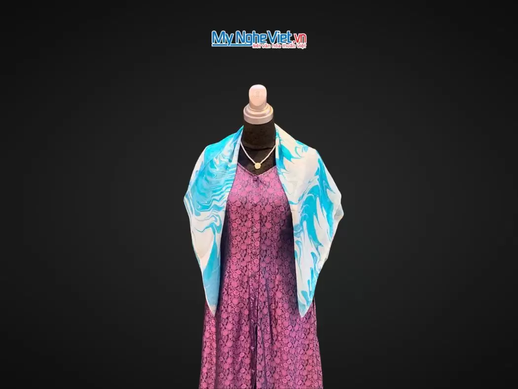 Khăn Lụa Vuông Thủy Ấn Tơ Tằm Màu Xanh