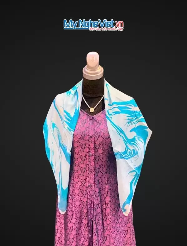 Khăn Lụa Vuông Thủy Ấn Tơ Tằm Màu Xanh