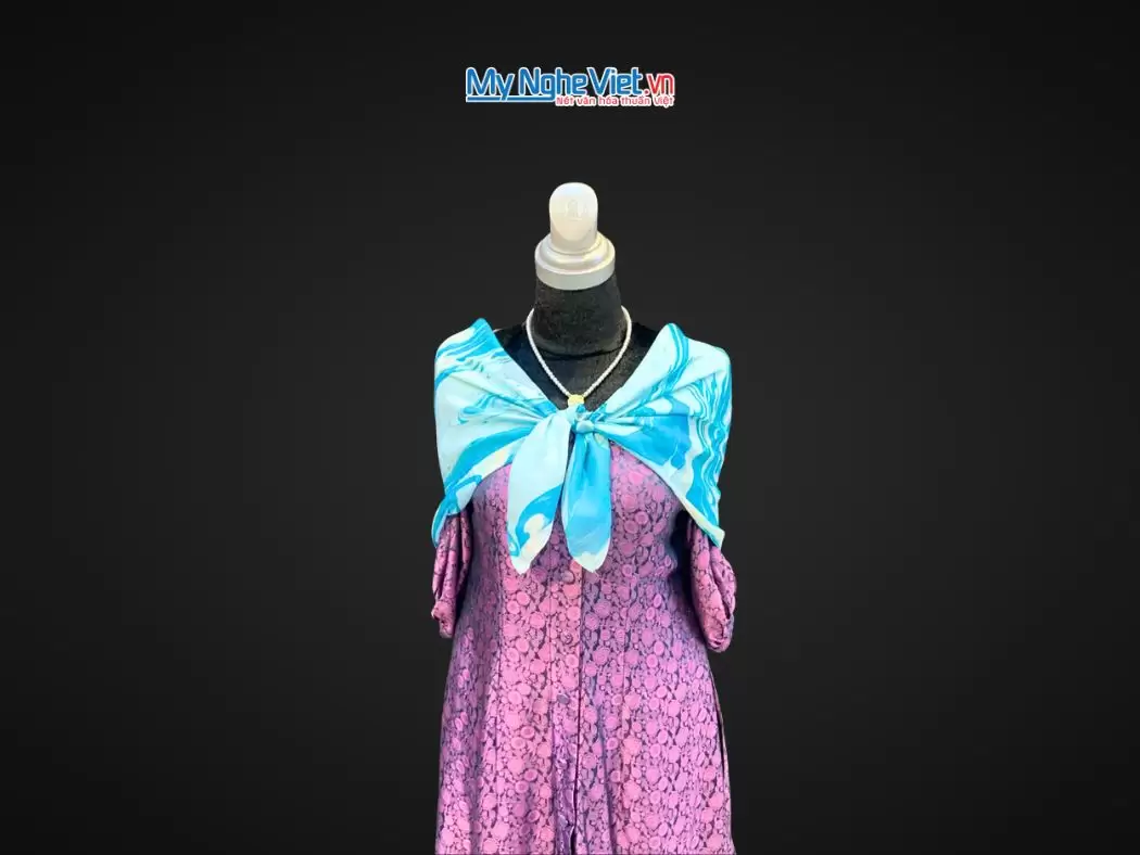 Khăn Lụa Vuông Thủy Ấn Tơ Tằm Màu Xanh