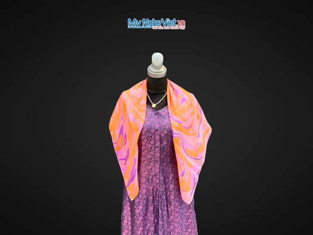 Khăn Lụa Vuông Thủy Ấn Tơ Tằm Màu Hồng Cam