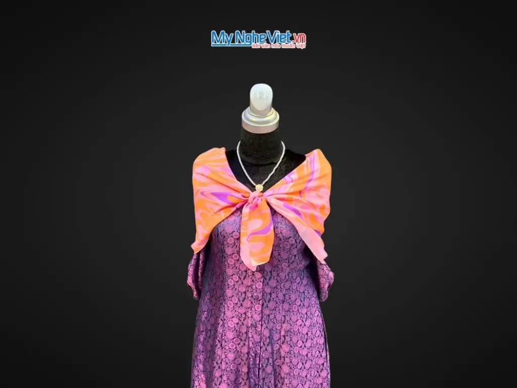 Khăn Lụa Vuông Thủy Ấn Tơ Tằm Màu Hồng Cam