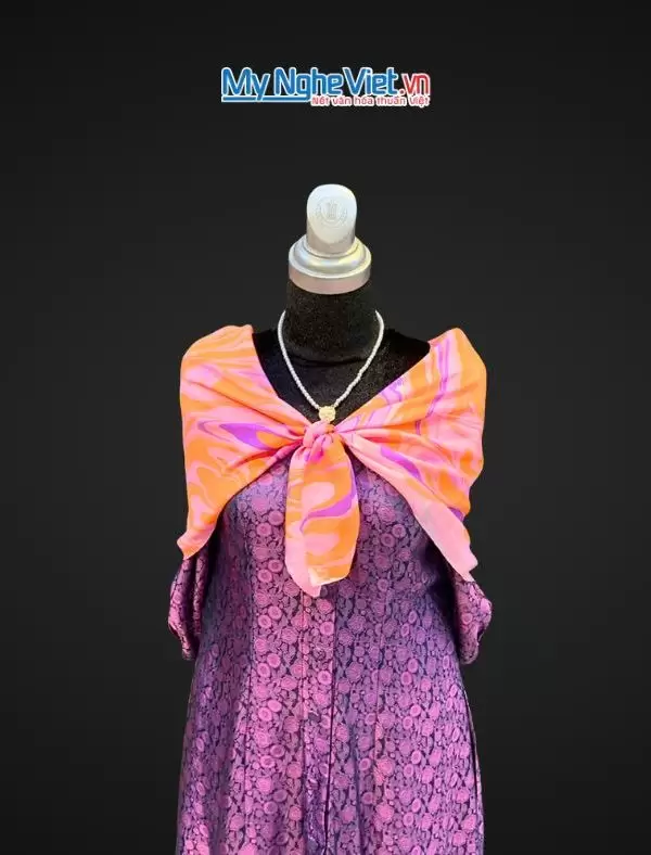 Khăn Lụa Vuông Thủy Ấn Tơ Tằm Màu Hồng Cam