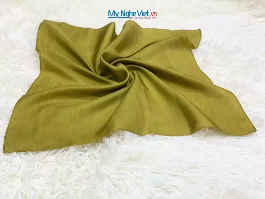 Khăn lụa vuông tơ tằm trơn màu xanh rêu