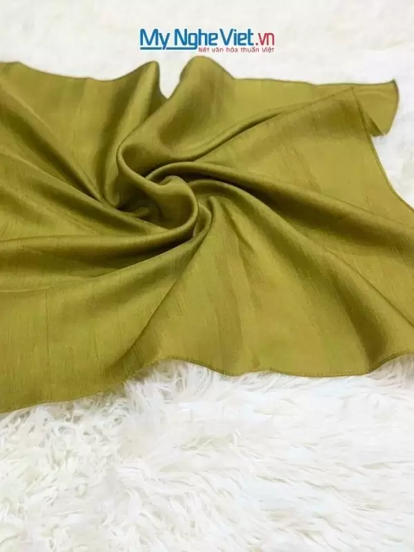 Khăn lụa vuông tơ tằm trơn màu xanh rêu