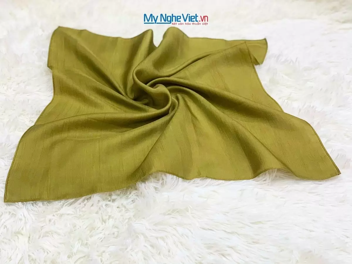 Khăn lụa vuông tơ tằm trơn màu xanh rêu