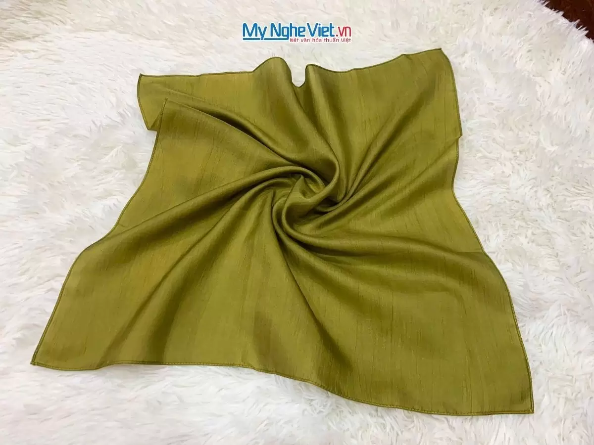 Khăn lụa vuông tơ tằm trơn màu xanh rêu