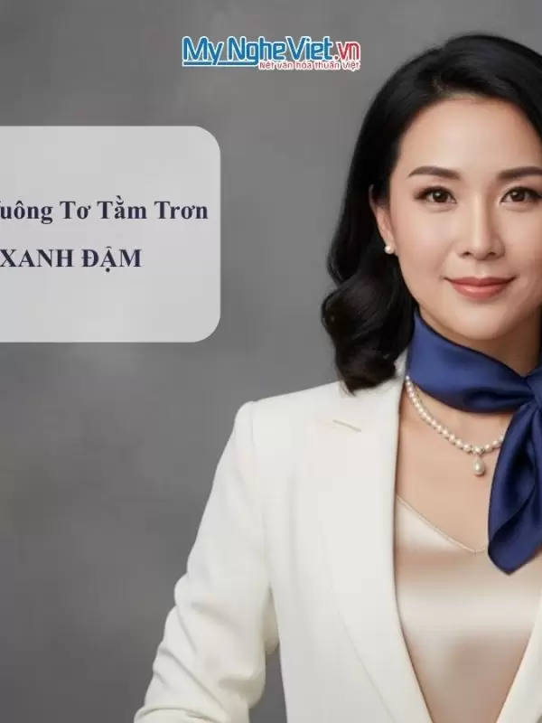 Khăn lụa vuông tơ tằm trơn màu xanh đậm