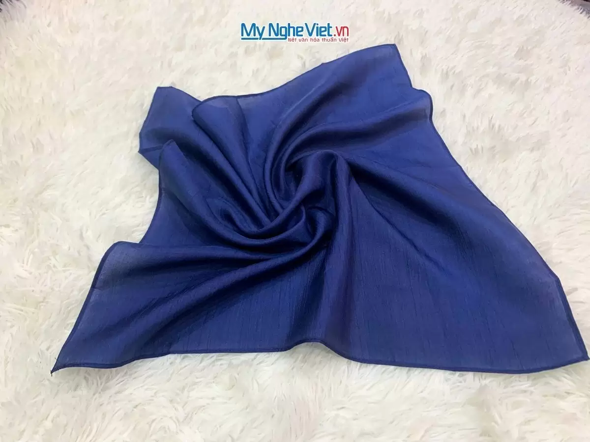 Khăn lụa vuông tơ tằm trơn màu xanh đậm